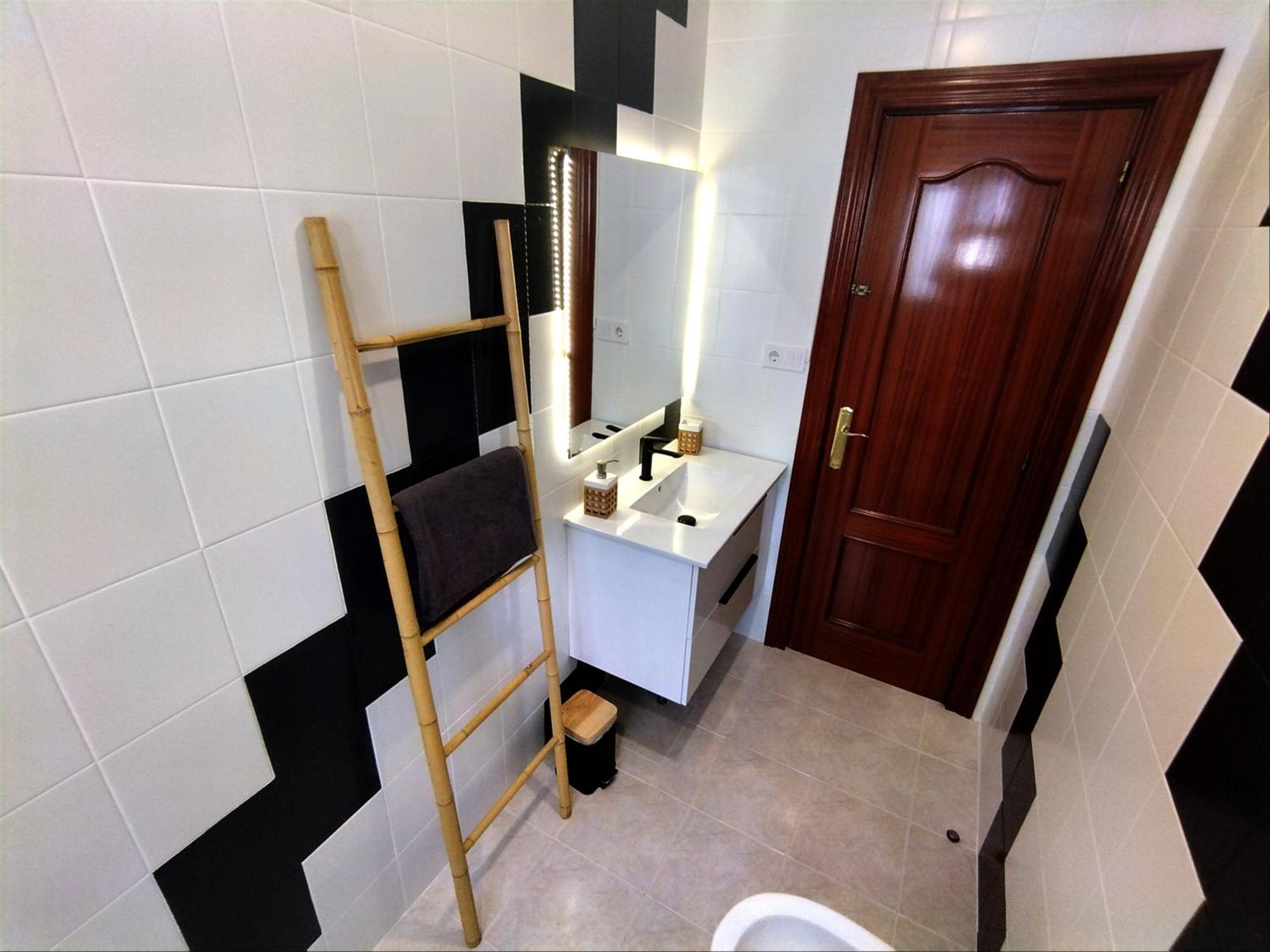 Habitaciones En Apartamento Compartido W Host Alicante Luaran gambar