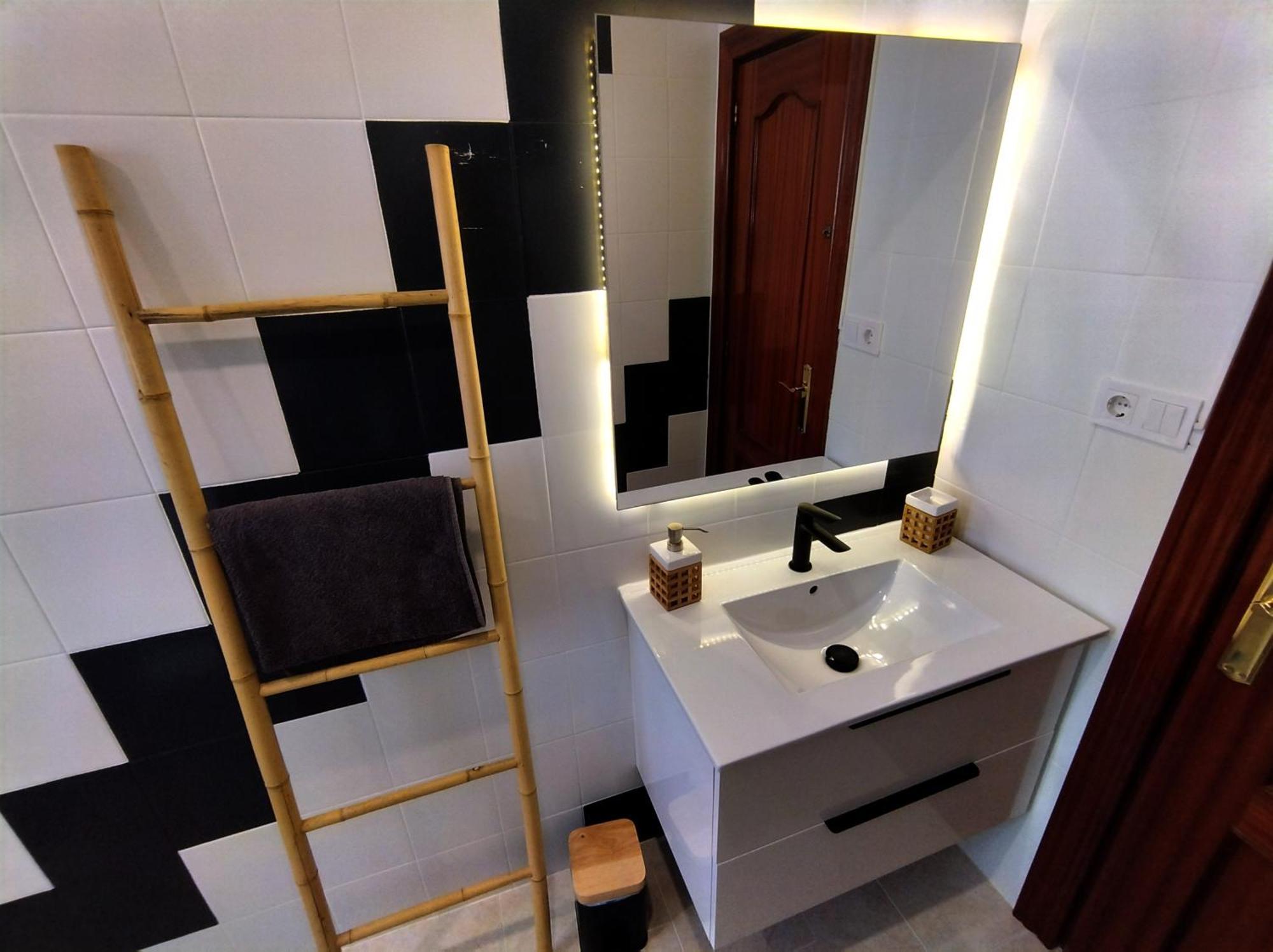 Habitaciones En Apartamento Compartido W Host Alicante Luaran gambar